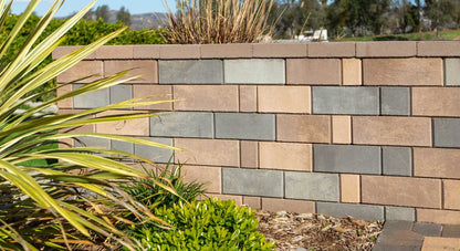 Stonegate Contemporary Retaining Wall color: Brownstone